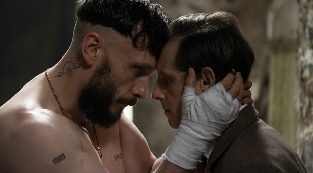 Half Man heeft een aangrijpende trailer